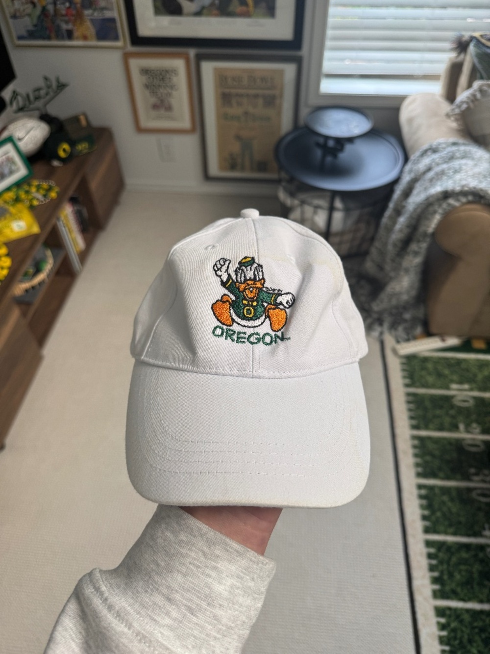 *VINTAGE & RARE* Oregon Ducks x Disney 'Donald Duck' Strapback in White